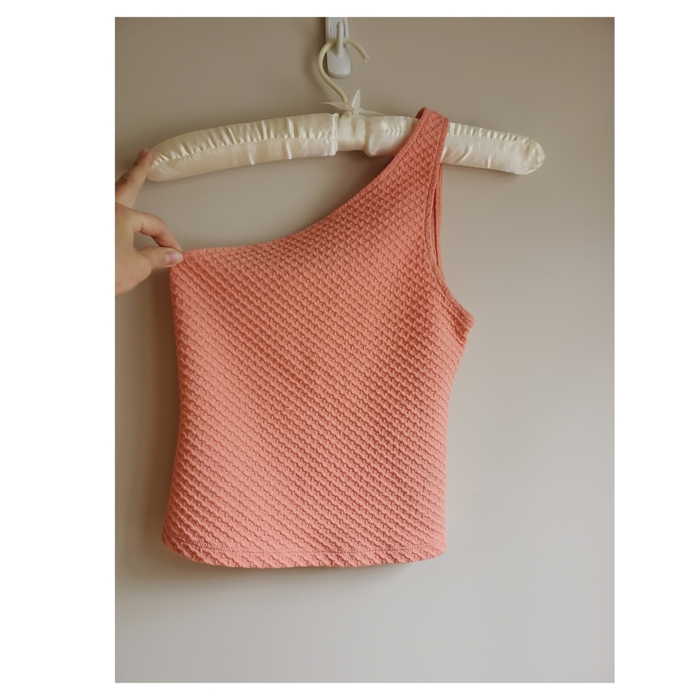 Cold shoulder crop tank